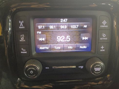 Used 2018 Jeep Compass Latitude FWD image 25
