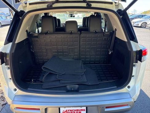 Used 2024 Nissan Pathfinder SL image 16