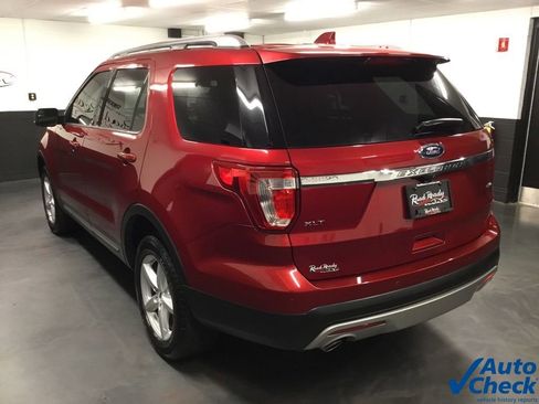 Used 2017 Ford Explorer XLT image 7