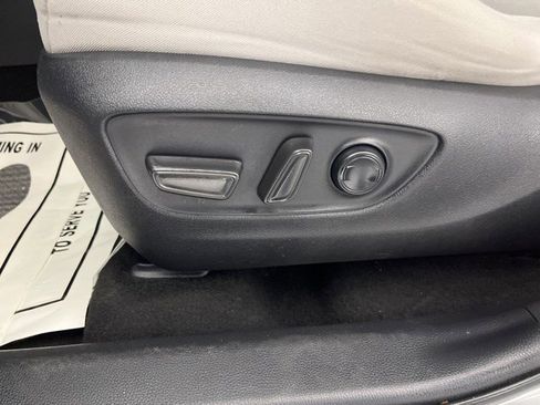 Used 2021 Toyota RAV4 XLE w/ Convenience Package FWD image 30