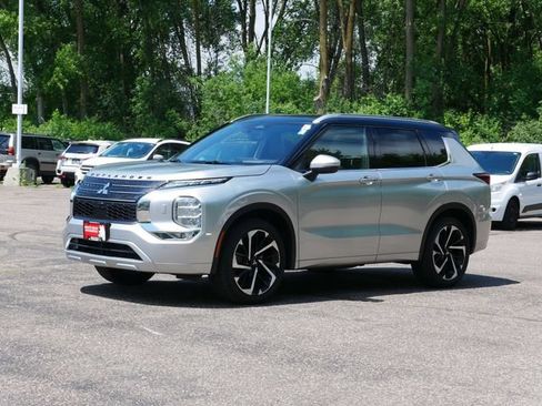 Used 2024 Mitsubishi Outlander SEL AWD/4WD image 2
