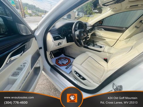 Used 2018 BMW M760i xDrive image 2