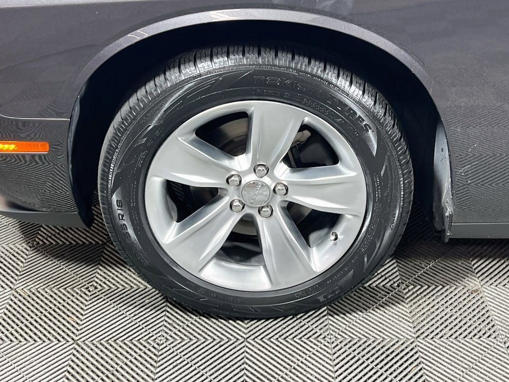 Used 2017 Dodge Challenger SXT RWD image 26
