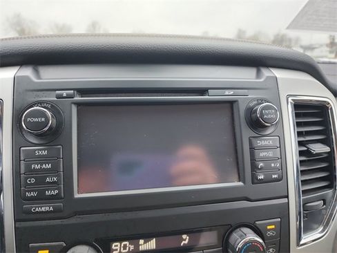 Used 2018 Nissan Titan SL image 24