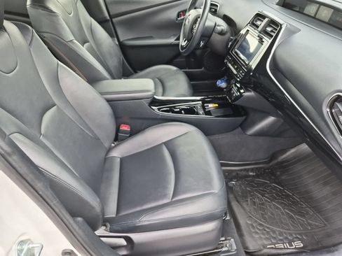 Used 2019 Toyota Prius XLE AWD/4WD image 21