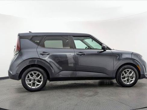 Used 2023 Kia Soul LX w/ Option Group 015 FWD image 9