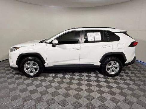 Used 2019 Toyota RAV4 XLE AWD/4WD image 3