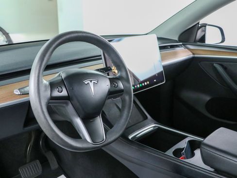 Used 2024 Tesla Model Y Long Range AWD/4WD image 20
