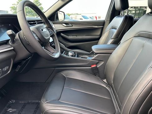 New 2025 Jeep Grand Cherokee Limited w/ Black Appearance Package image 20