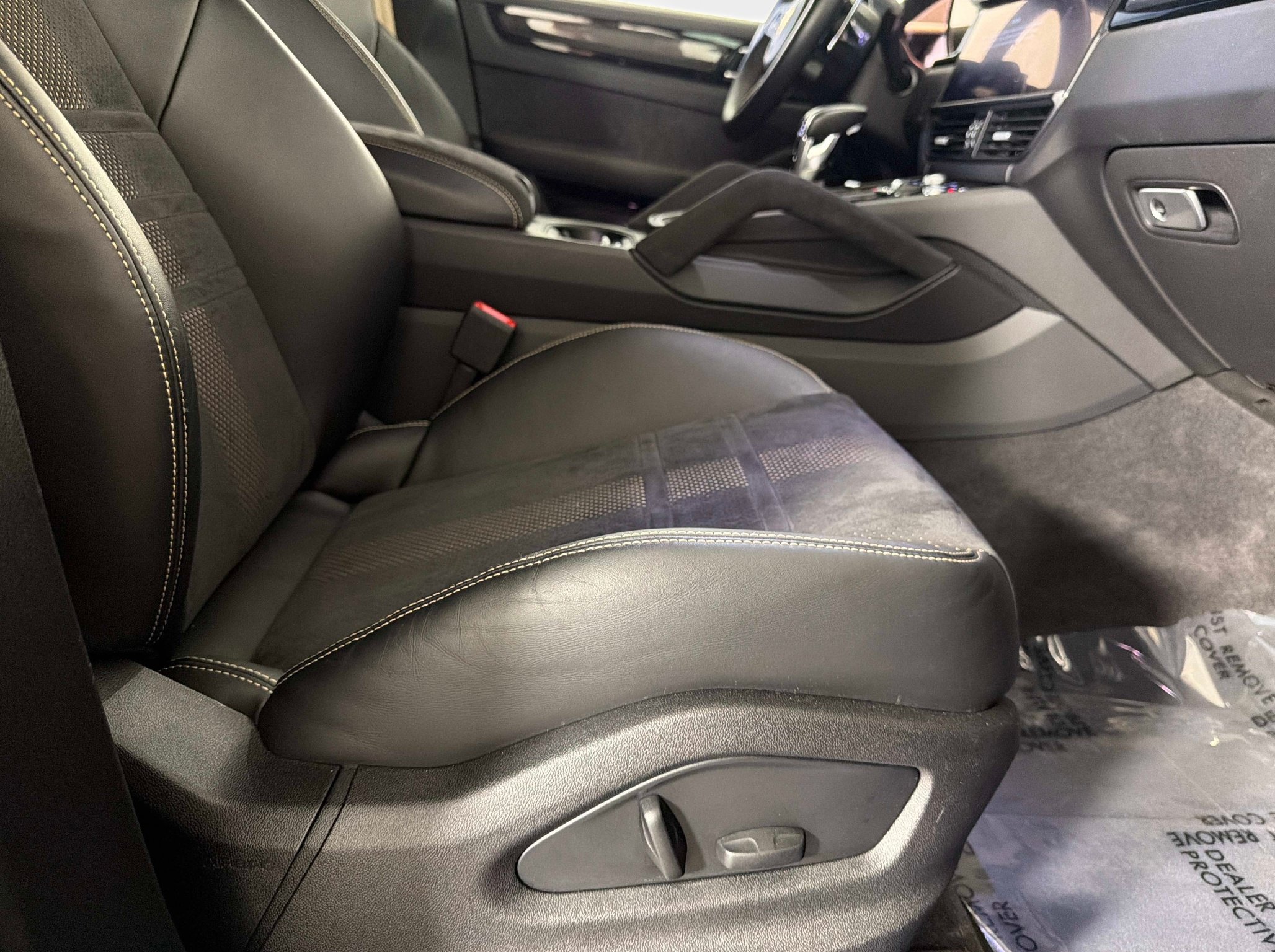 Used 2022 Porsche Cayenne Turbo GT AWD/4WD image 17