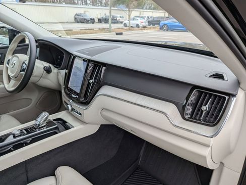 Used 2023 Volvo XC60 B5 Ultimate w/ Climate Package image 40