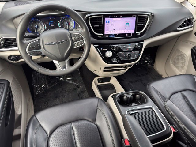 Used 2023 Chrysler Pacifica Touring-L FWD image 11