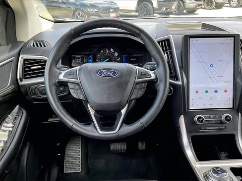 Used 2024 Ford Edge SEL image 8