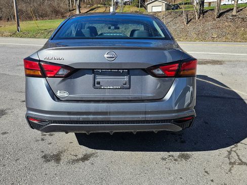 Used 2025 Nissan Altima 2.5 SV FWD image 14