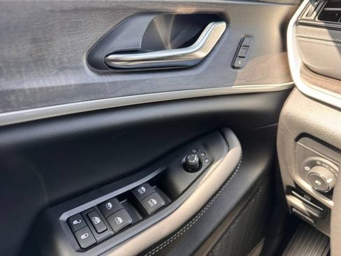 New 2026 Jeep Grand Cherokee Limited AWD/4WD image 15