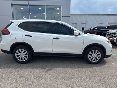 Used 2017 Nissan Rogue S AWD/4WD image 2