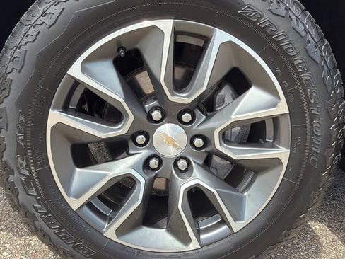 Used 2024 Chevrolet Silverado 1500 LT AWD/4WD image 10