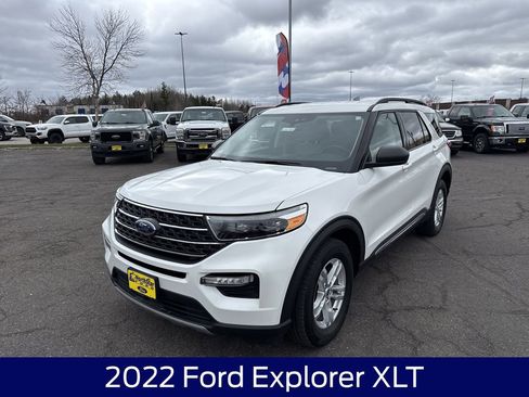 Used 2022 Ford Explorer XLT AWD/4WD image 3