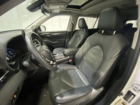 Used 2023 Toyota Highlander Limited image 9
