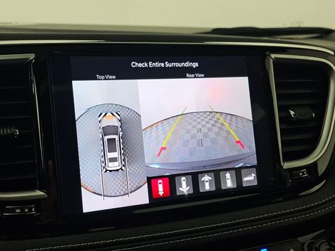 New 2026 Chrysler Pacifica Limited w/ Uconnect Theater Family Group image 29