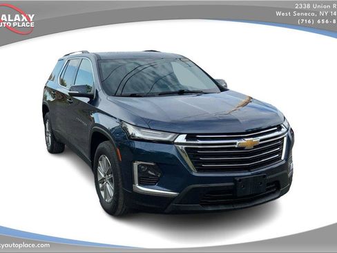 Used 2023 Chevrolet Traverse LT AWD/4WD image 3