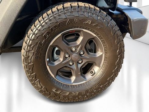 Used 2017 Jeep Wrangler Unlimited Rubicon w/ Connectivity Group AWD/4WD image 5