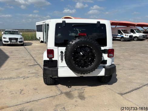 Used 2016 Jeep Wrangler Unlimited Sahara w/ Connectivity Group AWD/4WD image 3