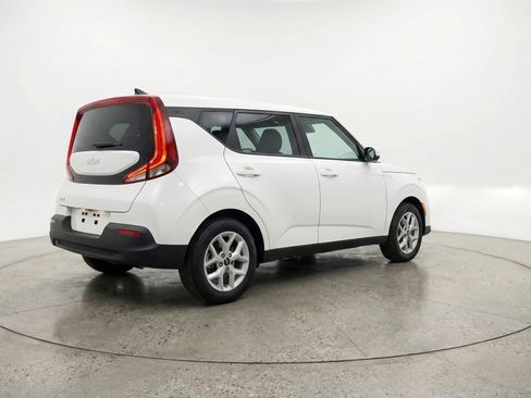 Used 2025 Kia Soul LX w/ LX Technology Package FWD image 9
