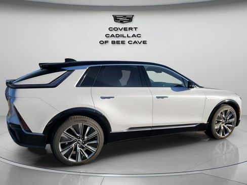 New 2026 Cadillac Lyriq Signature Luxury image 10