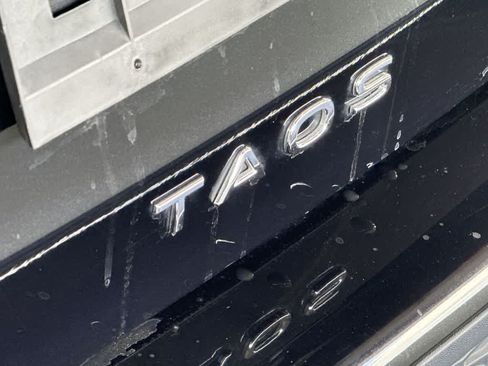 Certified 2024 Volkswagen Taos SE FWD image 10