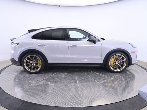 Certified 2025 Porsche Cayenne Turbo GT AWD/4WD image 8