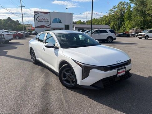 Used 2025 Kia K4 FWD image 2