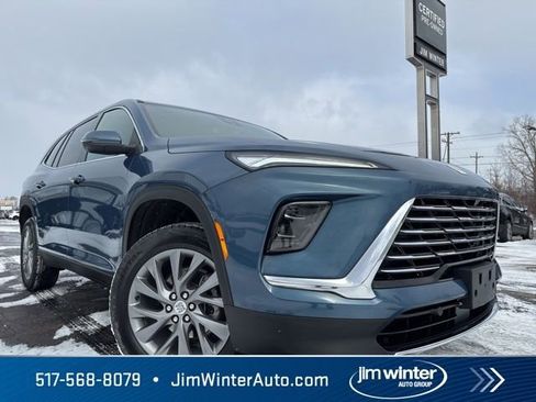 Used 2025 Buick Enclave Preferred image 1