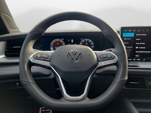 New 2026 Volkswagen Tiguan SE R-Line image 10