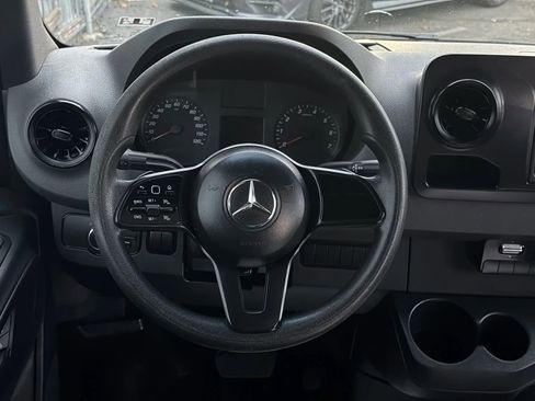 Used 2019 Mercedes-Benz Sprinter 2500 image 13