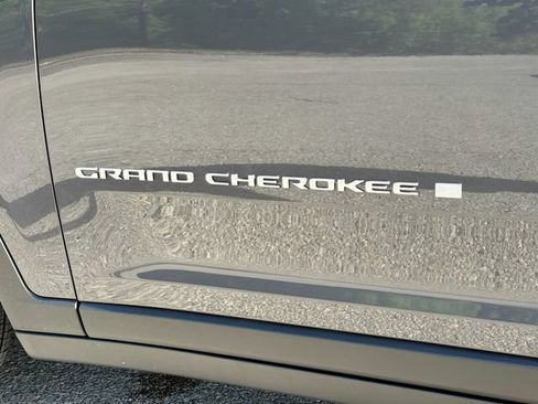 Used 2025 Jeep Grand Cherokee Limited RWD image 44
