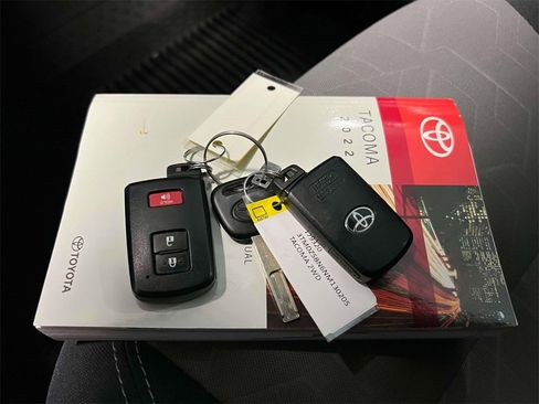 Used 2022 Toyota Tacoma TRD Sport image 35