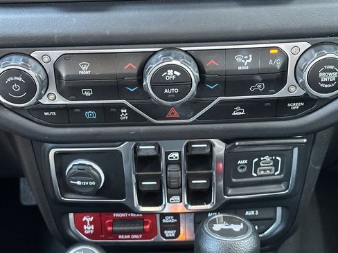 Used 2024 Jeep Wrangler Unlimited Rubicon 4xe AWD/4WD image 22