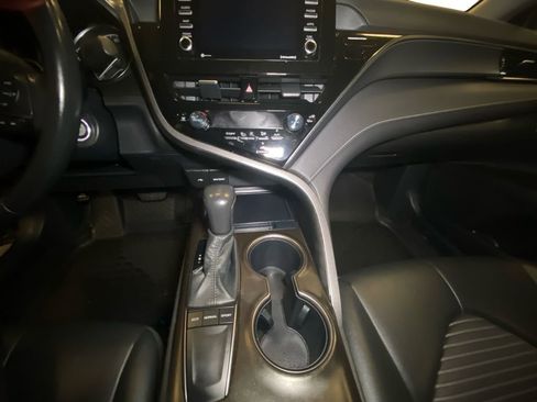 Used 2023 Toyota Camry SE image 11
