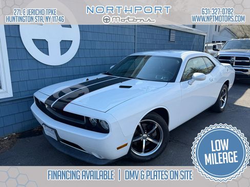 Used 2011 Dodge Challenger image 1