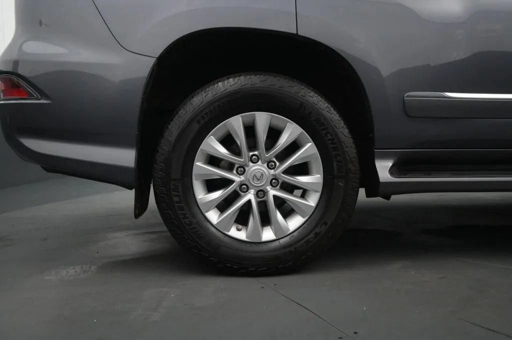 Used 2018 Lexus GX 460 Premium w/ Premium Package AWD/4WD image 17