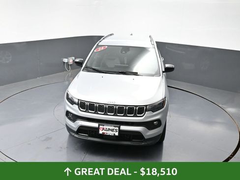 Used 2024 Jeep Compass Latitude image 45