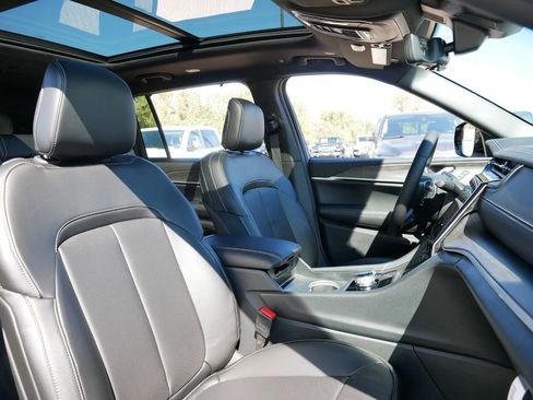 Certified 2025 Jeep Grand Cherokee L Limited w/ Luxury Tech Group II image 26