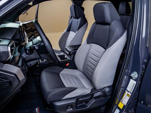 Used 2025 Toyota Tacoma TRD Off-Road image 30