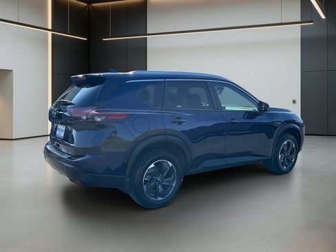 Used 2025 Nissan Rogue SV w/ SV Premium Package FWD image 6
