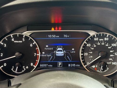 Used 2024 Nissan Altima 2.5 SV FWD image 14