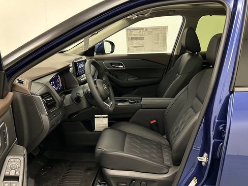 Certified 2023 Nissan Rogue Platinum AWD/4WD image 9