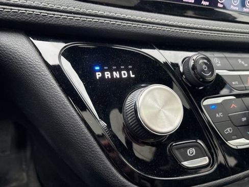 Used 2019 Chrysler Pacifica Limited w/ S Appearance Package image 15