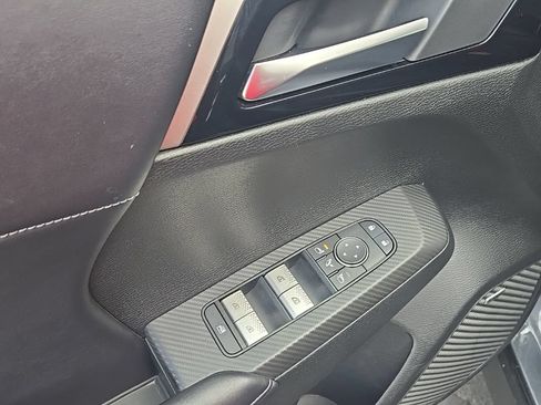 Used 2025 Mitsubishi Outlander SE FWD image 11