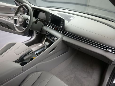 New 2025 Hyundai Elantra Sport image 12